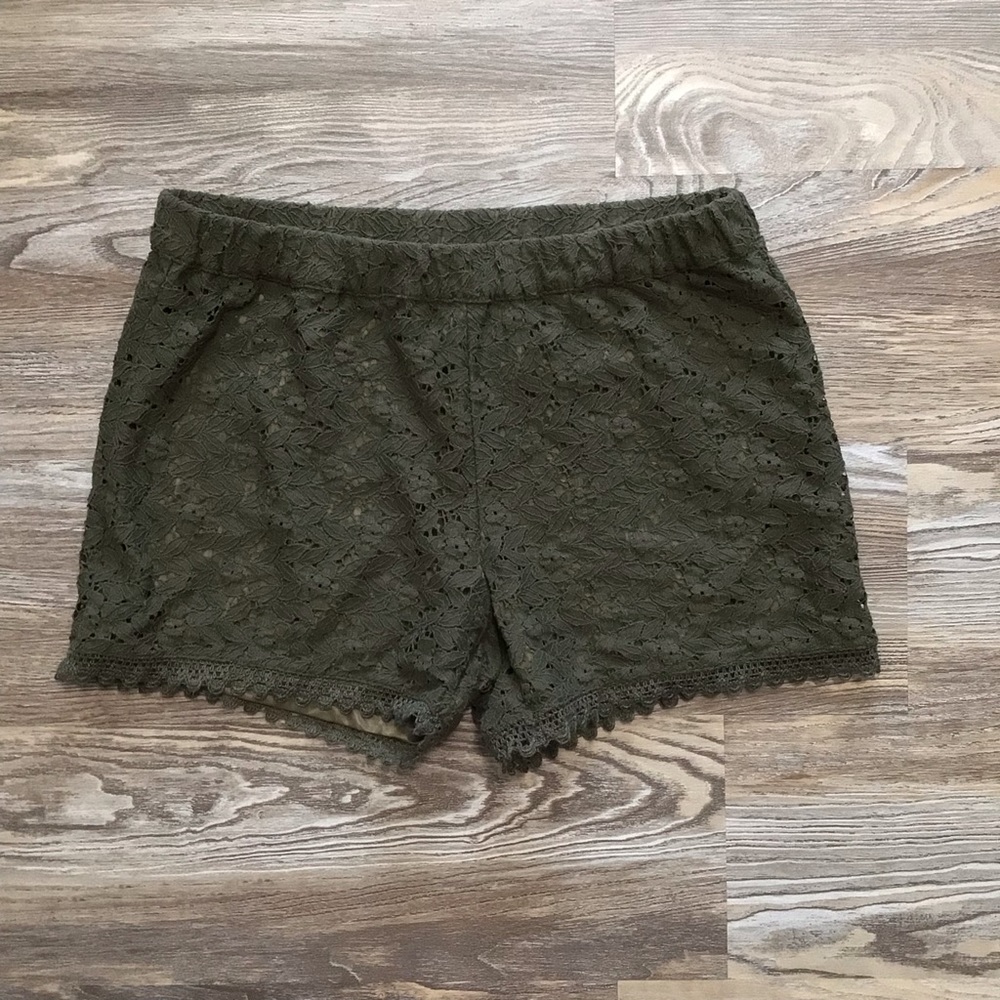 H&M Green Lace Mid Rise Pull On Shorts Small